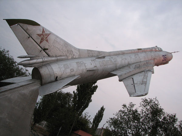 Ахтубинск, памятник самолету Су-17