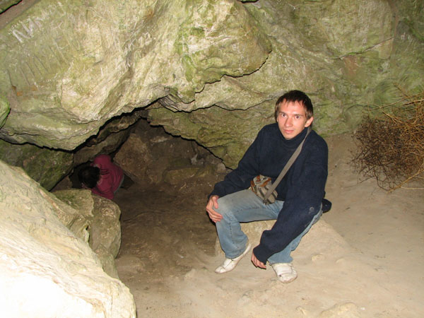 Вход в Баскунчакскую пещеру
