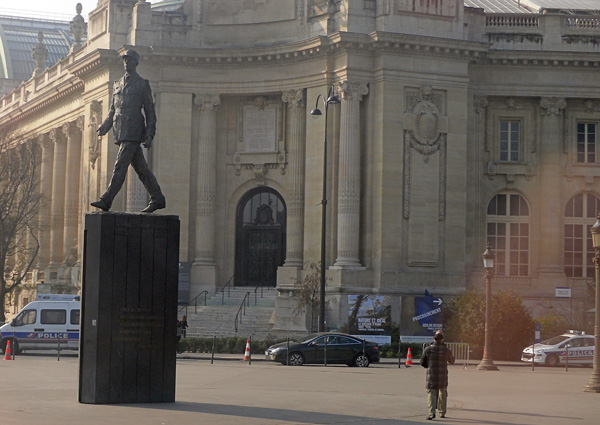 памятник Шарлю де Голлю, Париж