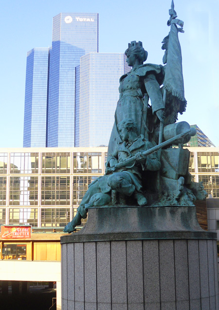 Статуя La Defense, Париж