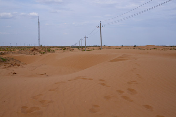 ЛЭП в астраханской пустыне
