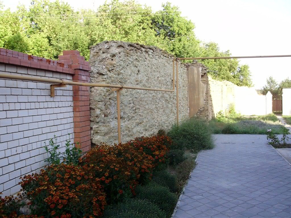 стена Гусевского монастыря
