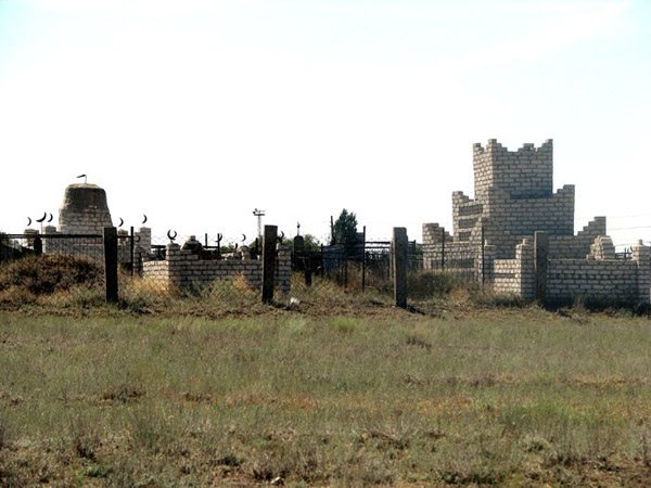 казахское кладбище