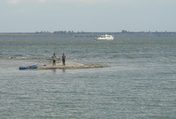 рыбаки на острове