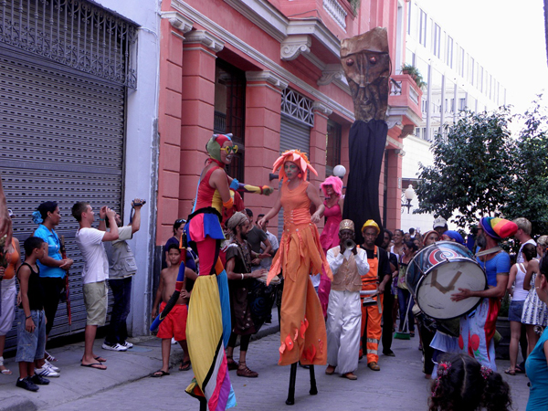 карнавал на улицах Гаваны