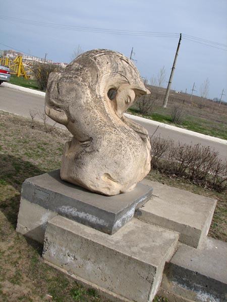 Скульптура Ход конем, , Сити-чесс, Город Шахмат, Элиста