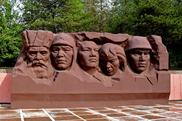 Мемориальный комплекс в честь героев гражданской и Великой Отечественной войн, Элиста
