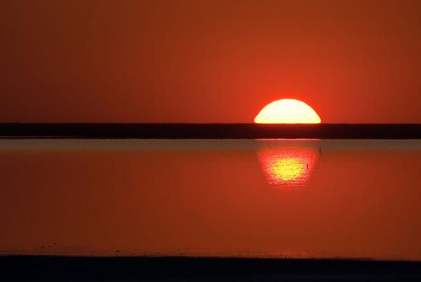 закат на озере Эльтон