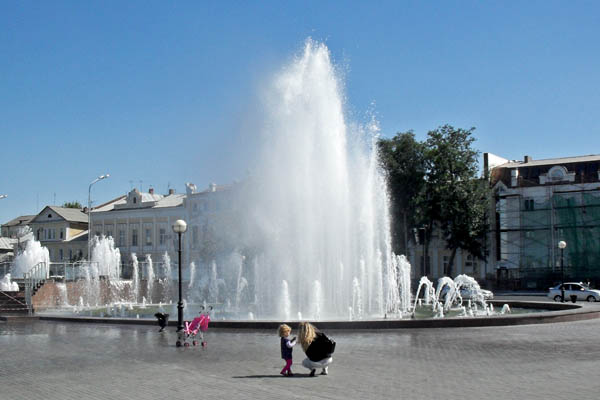 Музыкальный фонтан, набережная Астрахани