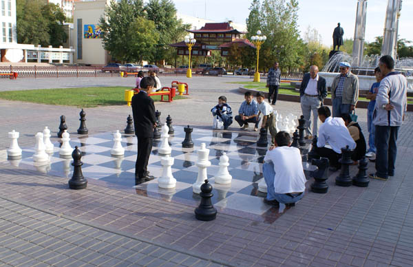 Шахматная доска на площади Ленина, Элиста
