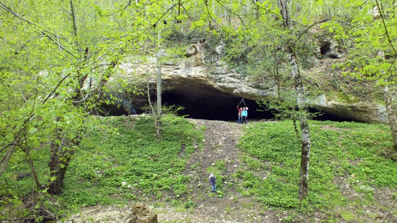 пещера со стоянкой древнего человека