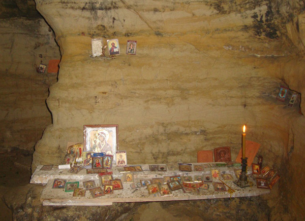 монастырская пещера