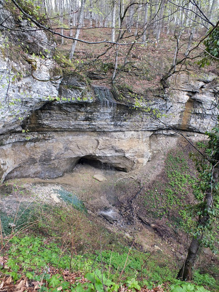 окрестности пещеры