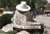 Памятник Белой шляпе