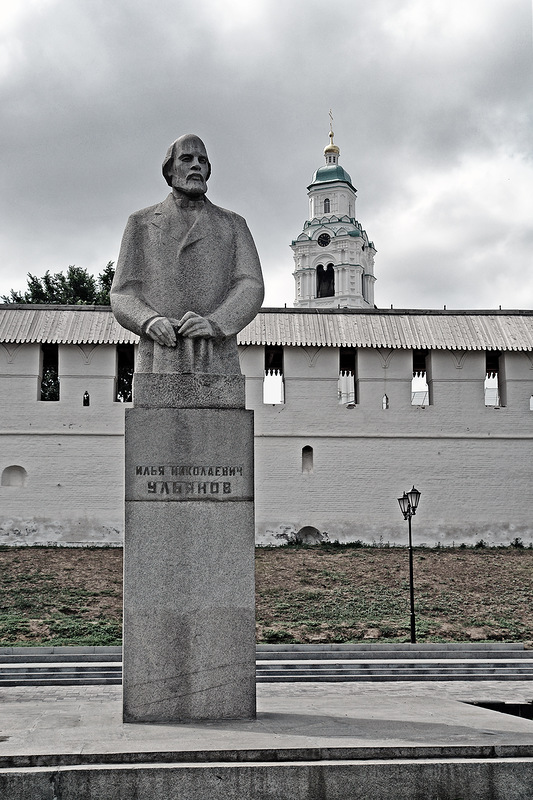 памятник И. Ульянову