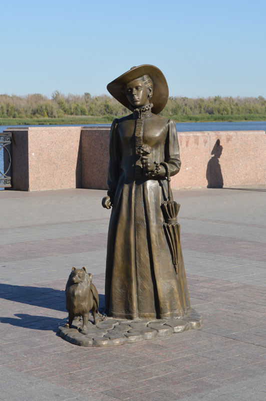памятник дама с собачкой астрахань