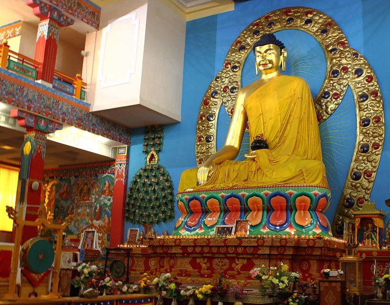 статуя будды центральный хурул элиста