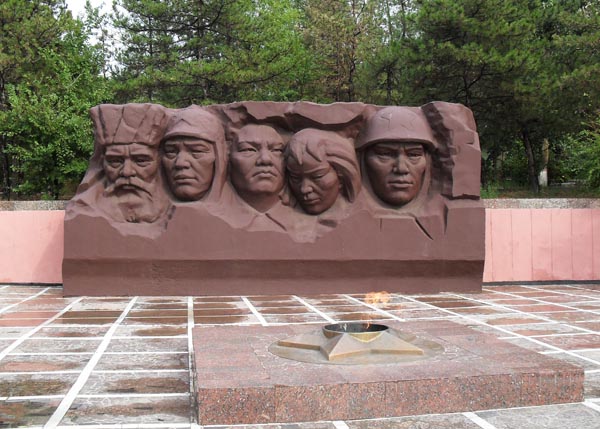 Памятник жертвам Гражданской и Отечественной войн, Элиста