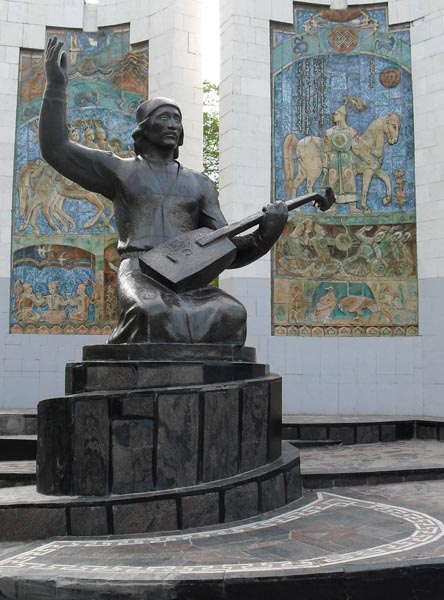 Памятник джангарчи Ээляну Овле, парк Дружба, Элиста