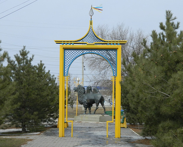 памятник верблюд ботиева