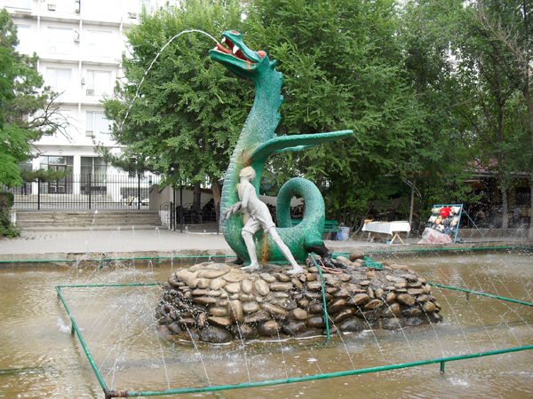 фонтан мальчик и дракон