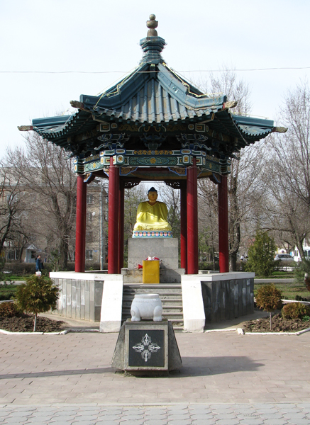 статуя будда шакьямуни элиста
