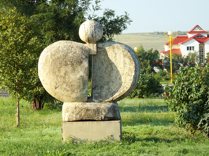 скульптура корона элиста