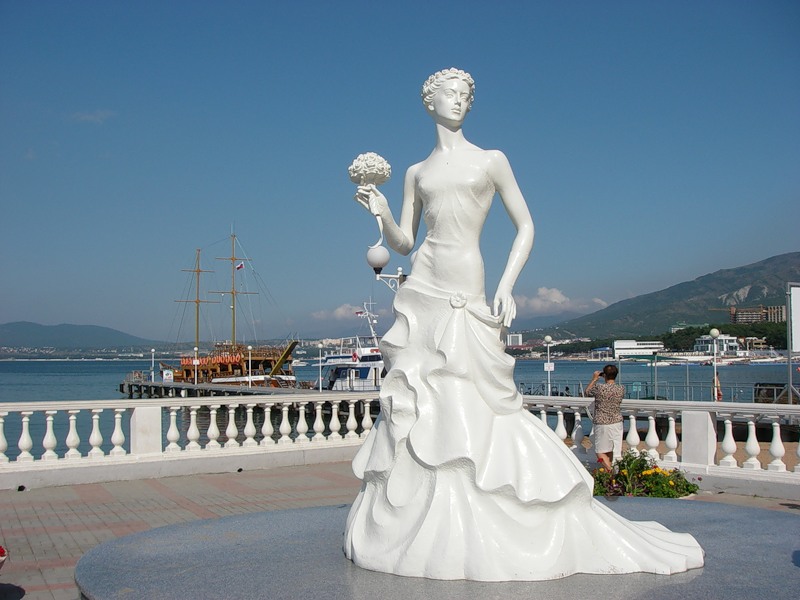 памятник белая невеста геленджик