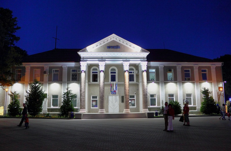 краеведческий музей ночной вид