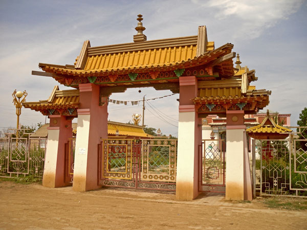 Цаган Аман (Белые ворота), хурул