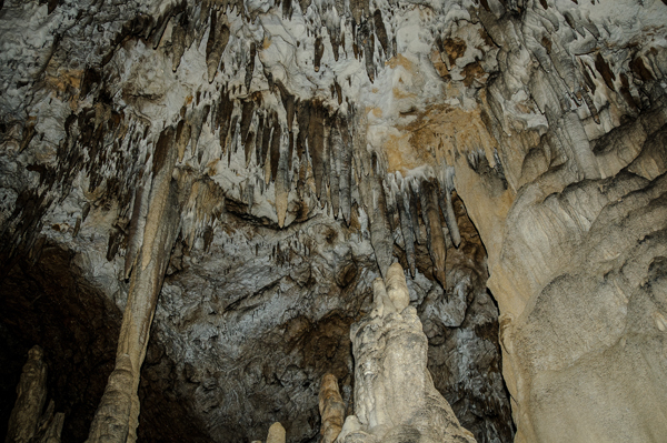 сталагтиты в Азишской пещере
