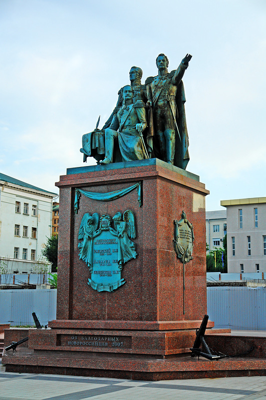 памятник основателям новороссийска