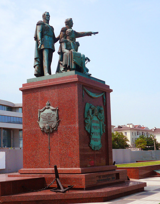 скульптура: Л. Серебряков, Н. Раевский и М. Лазарев