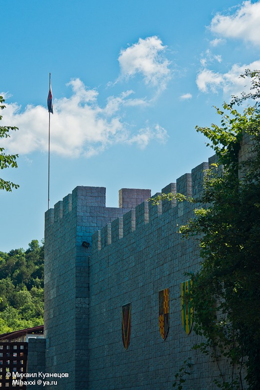 стены замка