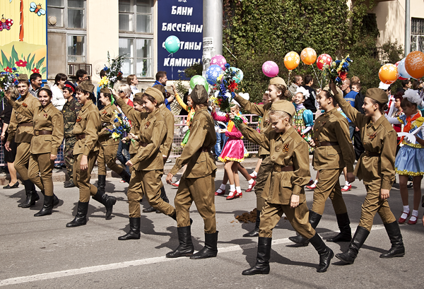 Сталинград, шествие на день города
