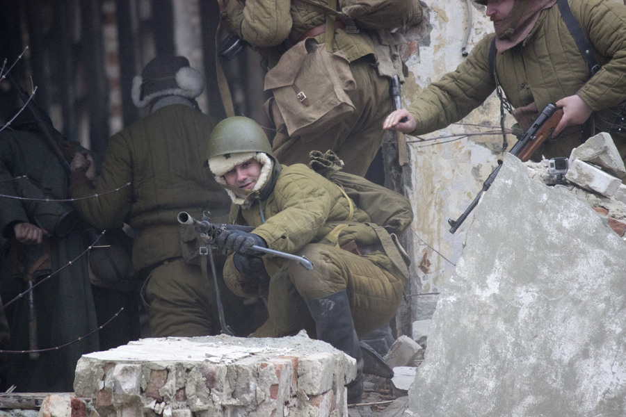 советские солдаты укрепляются