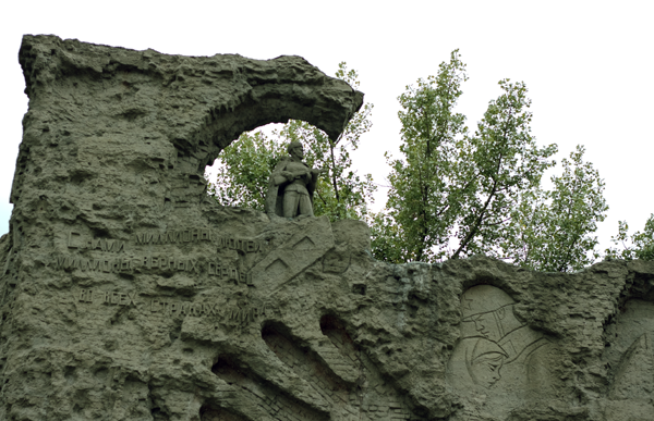 Элементы левой части стен-руин