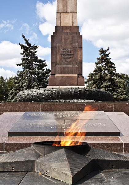 Вечный огонь на площади Павших борцов