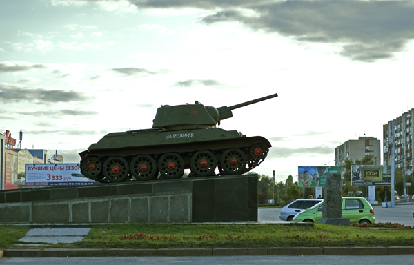 Памятник танку Т-34, площадь Дзержинского