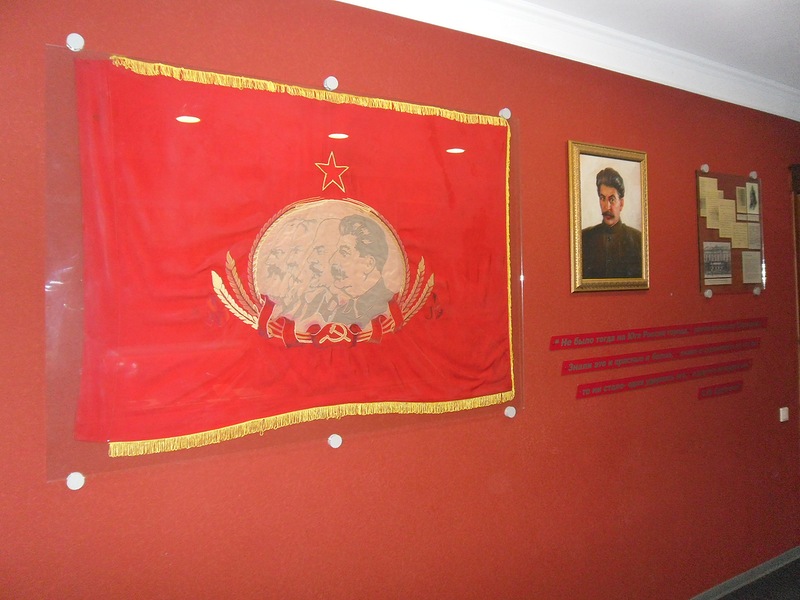 флаг и портрет