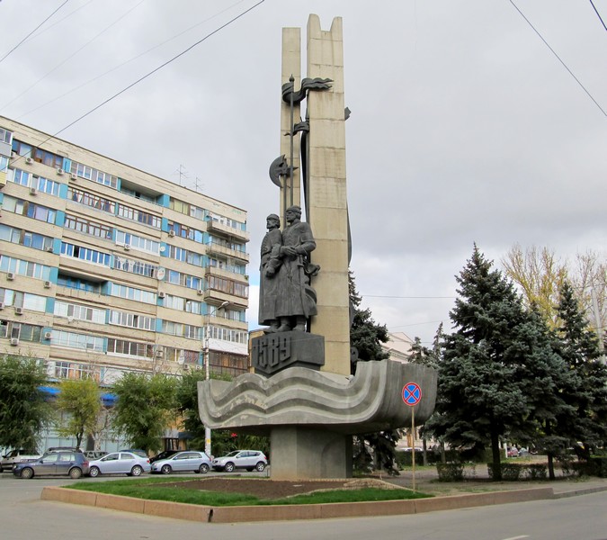 памятник основателям волгограда