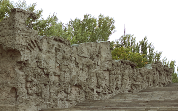 Стены-руины на Мамаевом кургане
