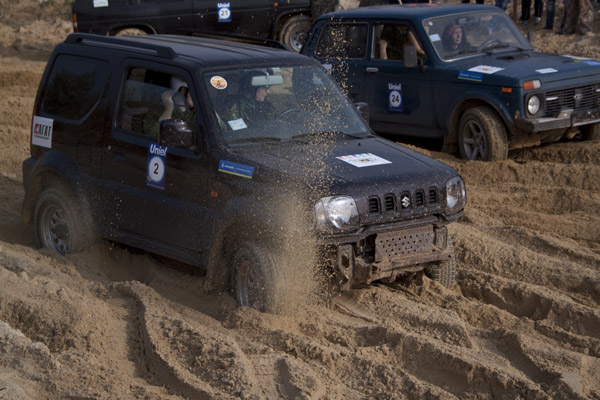 Suzuki Jimny застрял, генералы песчаных карьеров 2011 осень