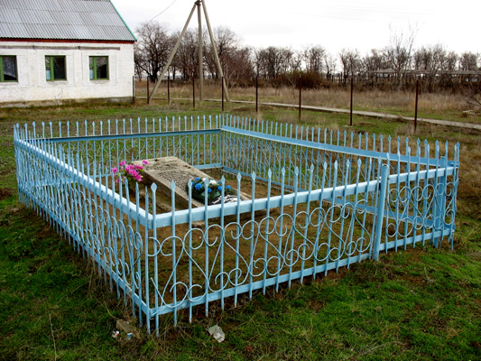 Памятник. Деревня Тумак Волгоградской области.