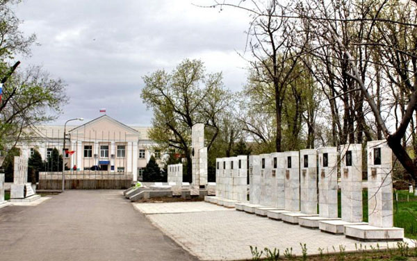 Мемориал в поселке Октябрьский