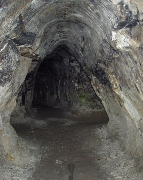 Белогорский Каменнобродский Свято-Троицкий монастырь, пещеры в меловых горах