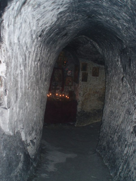 Белогорский Каменнобродский Свято-Троицкий монастырь, пещеры в меловых горах