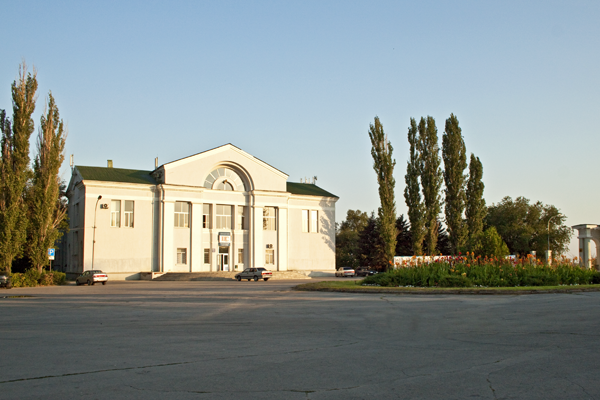 Центральный бассейн в Волжском