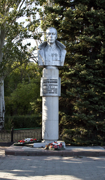 Памятник генералу Карбышеву в Волжском