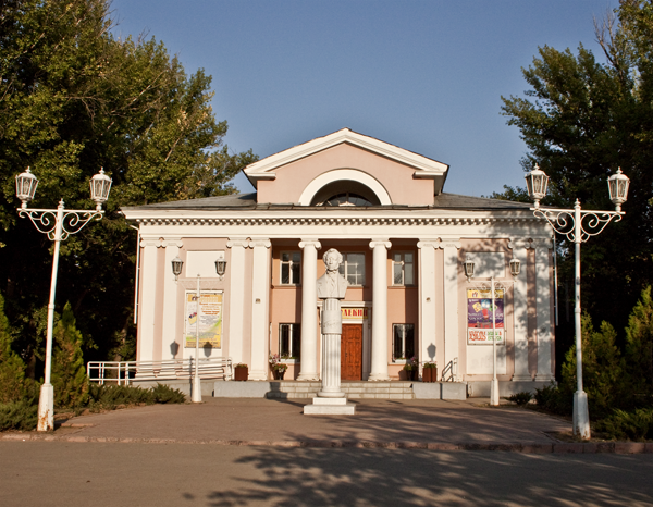 Памятник Пушкину в Волжском